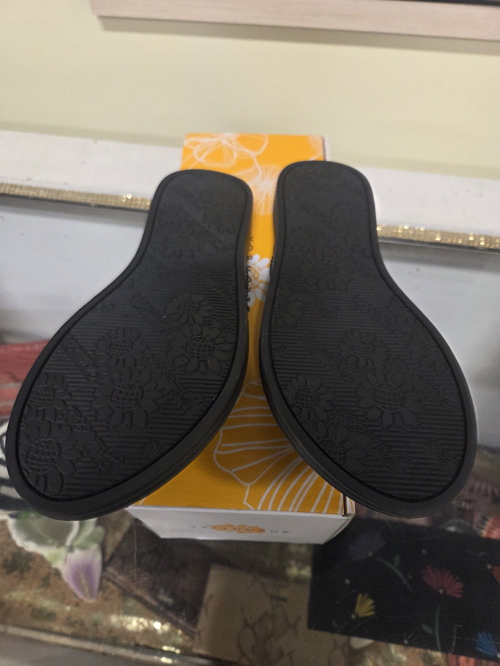 Brand New Womens Black Thong Sandal Beaded Sequin Glitter Embellished Flip Flops - Picture 5 of 5